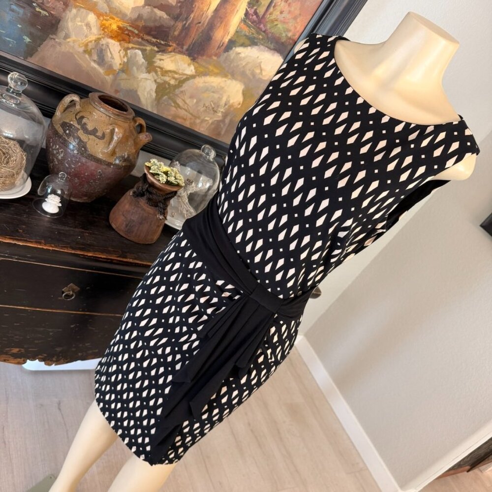 Joseph Ribkoff Form Fit Stretch Knit Sleeveless geometric design Midi DRESS